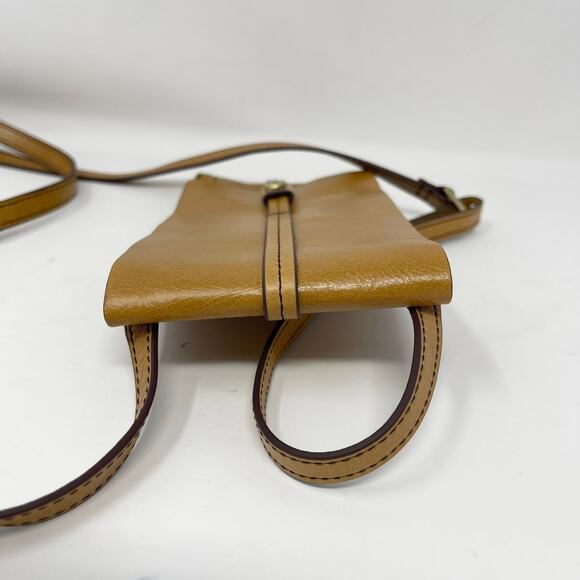 Hobo Token Crossbody Tan Glazed Leather Smartphone Card Holder Small Minimalist - Picture 6 of 11